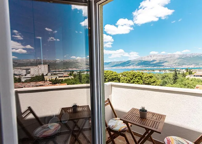 Spacious Sea View Apartment Near Marjan & Beach