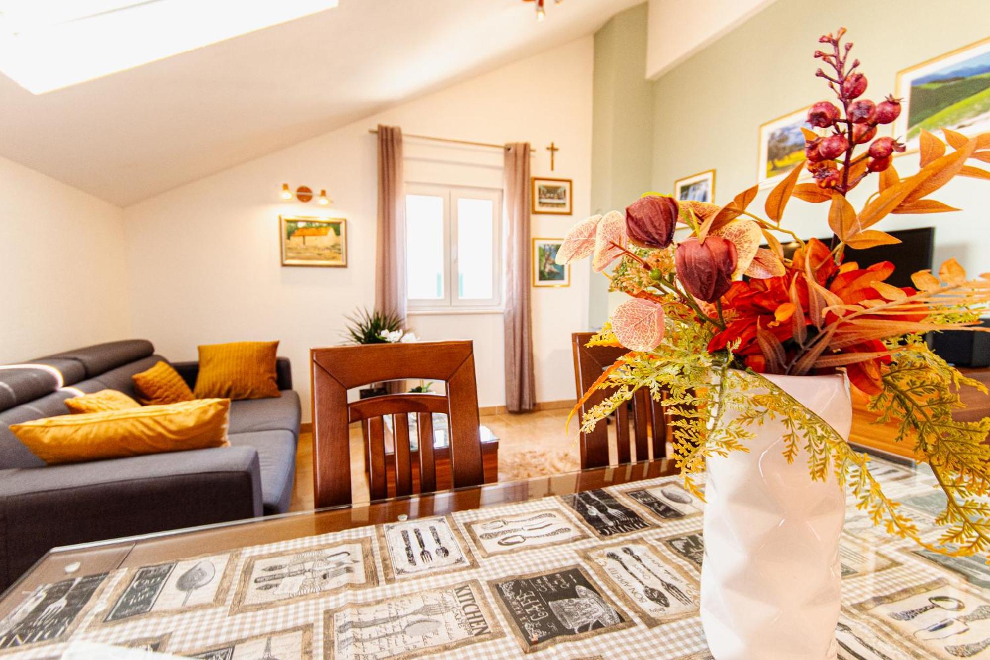 Spacious Sea View Near Marjan &